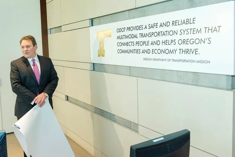 Орегон официально прекращает выдачу non-domociled CDL и CLP после решения комиссии 12 марта 2026 года