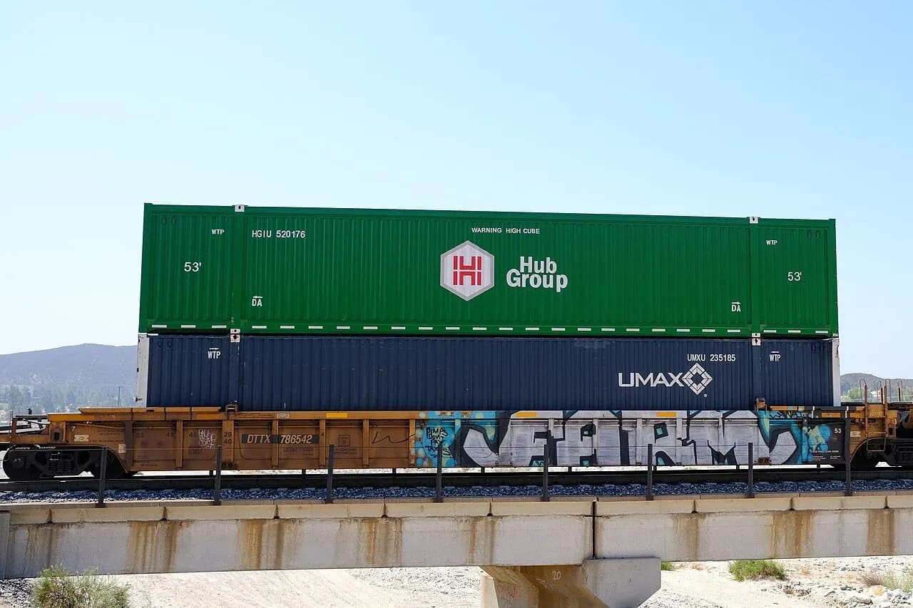 Акции Hub Group обвалились после раскрытия бухгалтерской ошибки на $77 млн