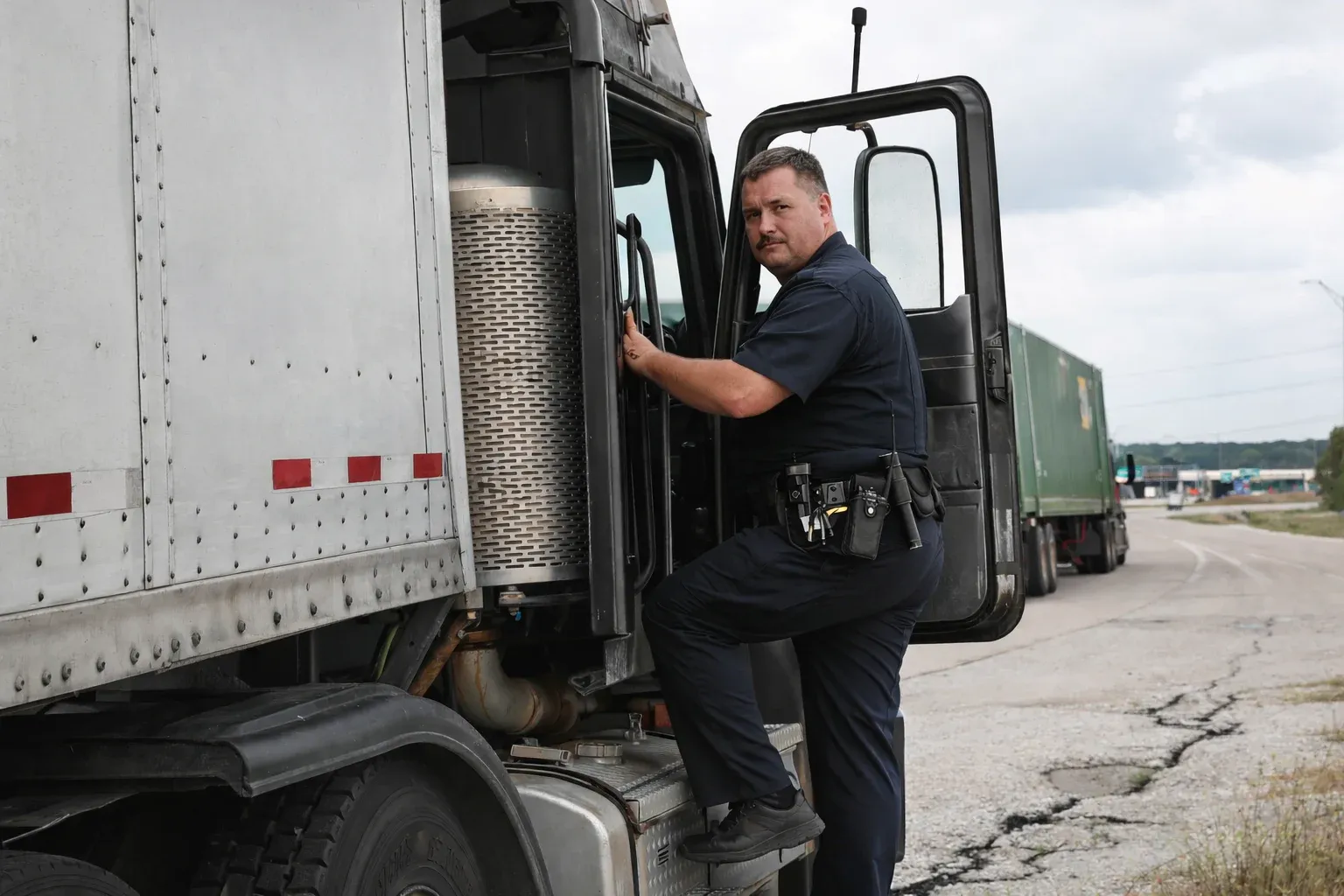 Майже 9500 далекобійників відсторонені від роботи через посилений контроль знання англійської мови